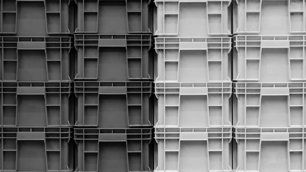 Plastic container